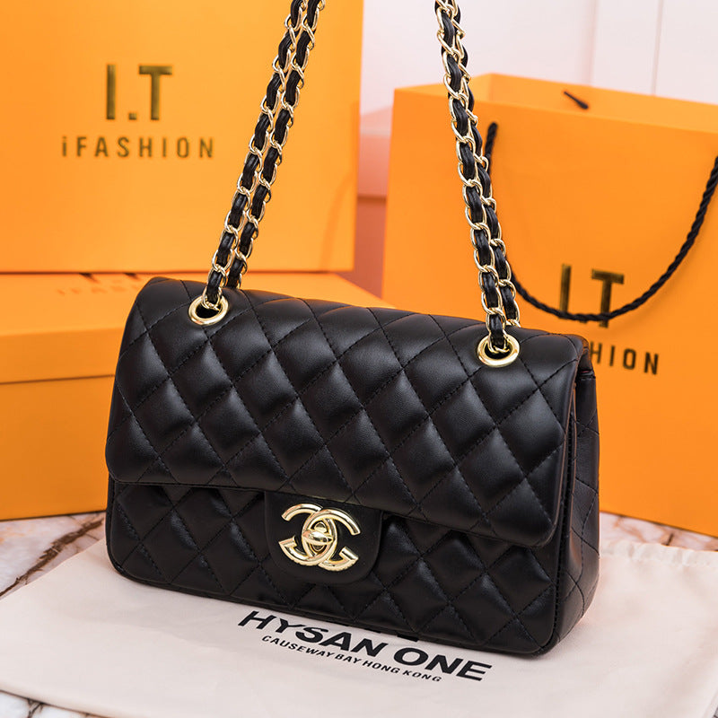 Chanel โ๐ฝ ๐๐น๐ฎ๐๐๐ถ๐ฐ ๐๐น๐ฎ๐ฝ in Black Lambskin
