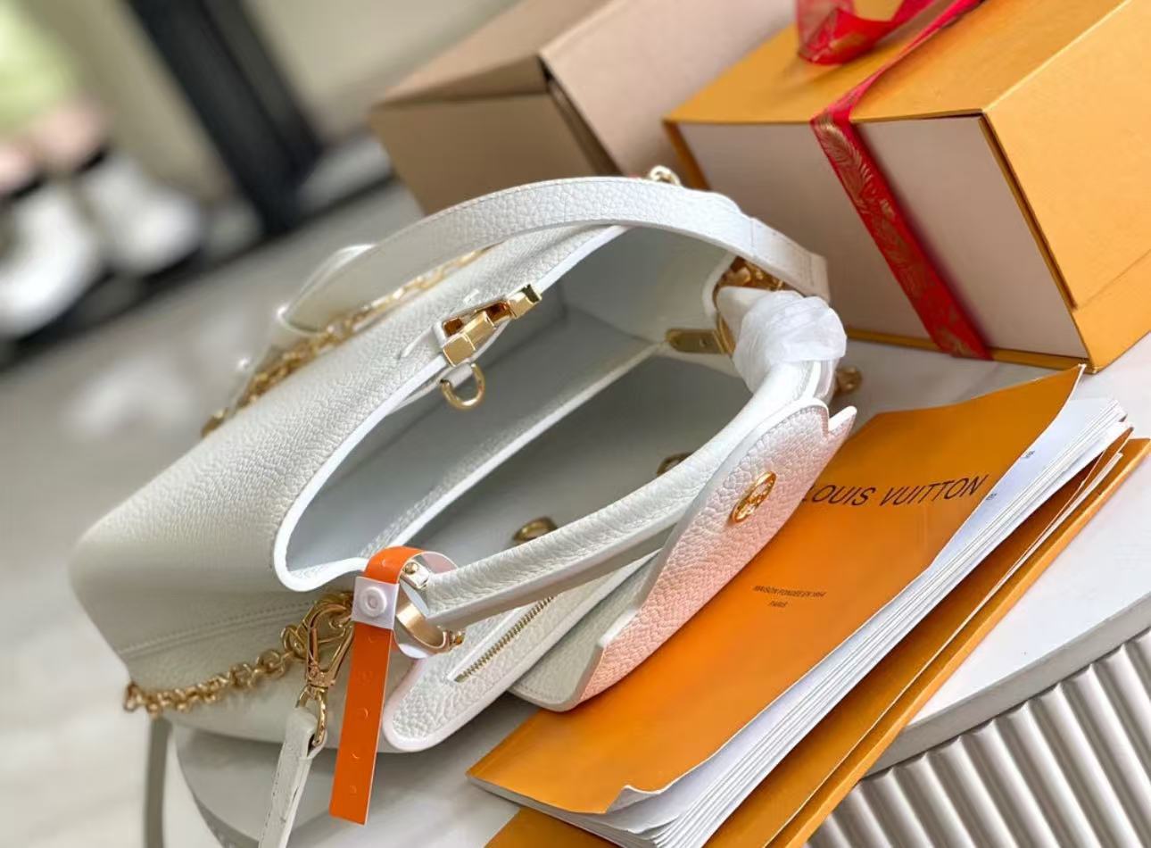 Louis Vuitton Capucines MM White Flower Strap - 31.5 x 20 x 11 cm